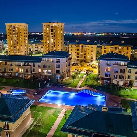 Luxury Apartment With Pool In North Bucharest Cretuleasca Ngoại thất bức ảnh