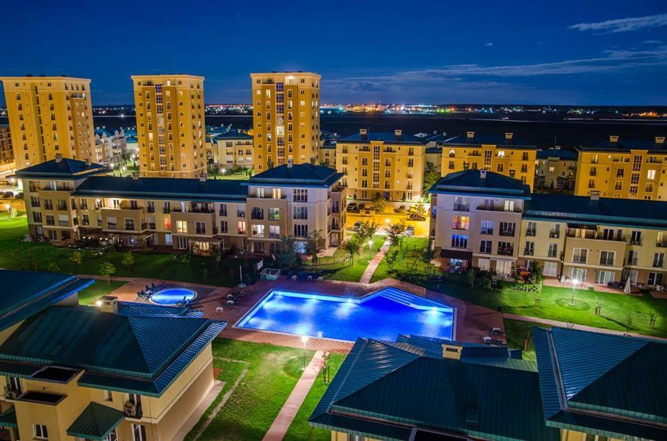 Luxury Apartment With Pool In North Bucharest Cretuleasca Ngoại thất bức ảnh